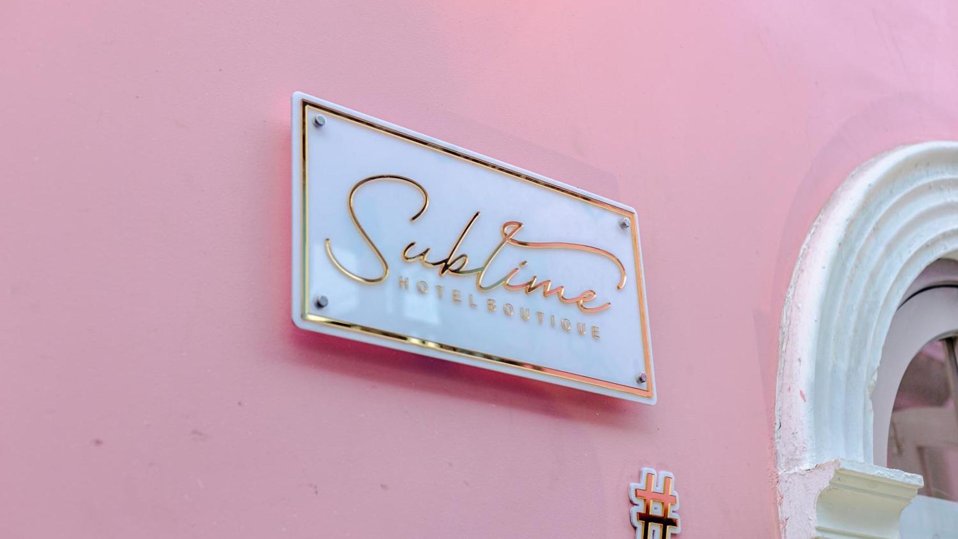 Sublime Hotel *